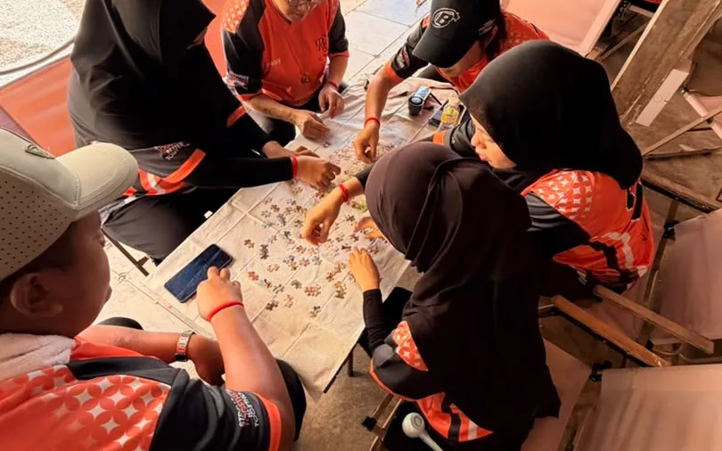 Permainan berkumpulan di ruang teduh